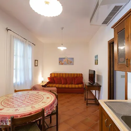 Aparthotel Elena 3*